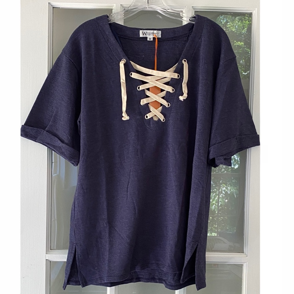 NWT Wonderland by Orange Top - Medium